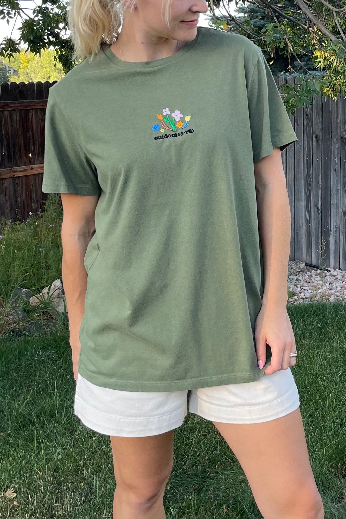 Outdoorsy-ish Tee - size Large