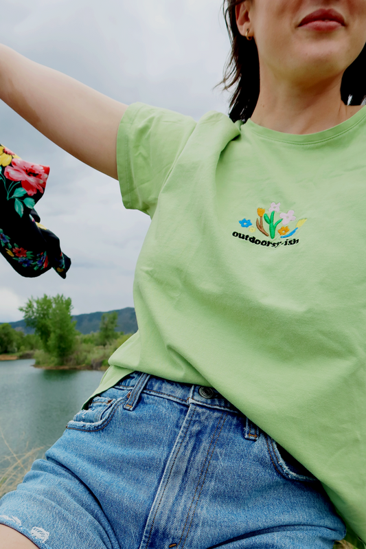 Outdoorsy-ish Tee - size XL