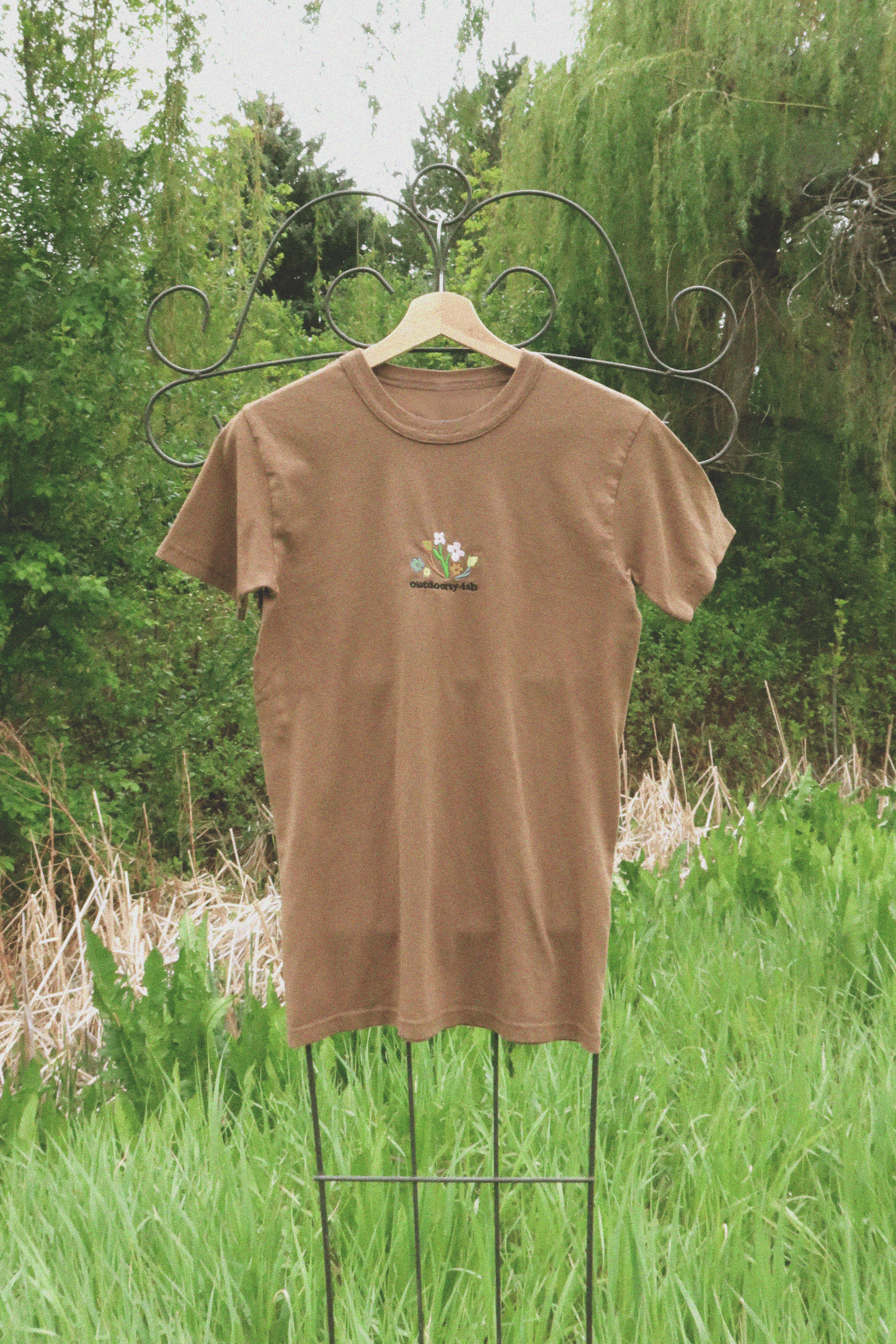 Outdoorsy-ish Tee - size Small