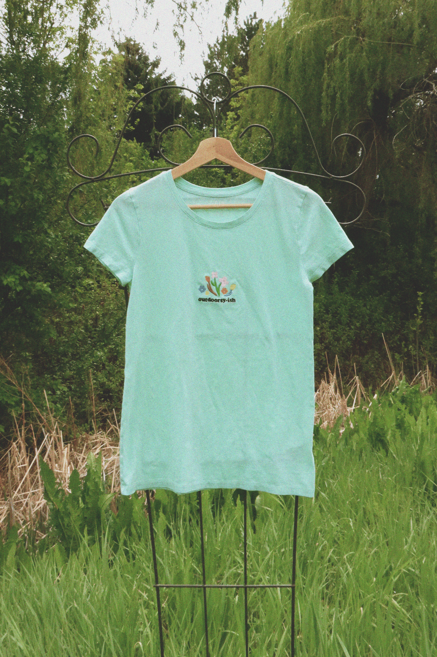Outdoorsy-ish Tee - size Small