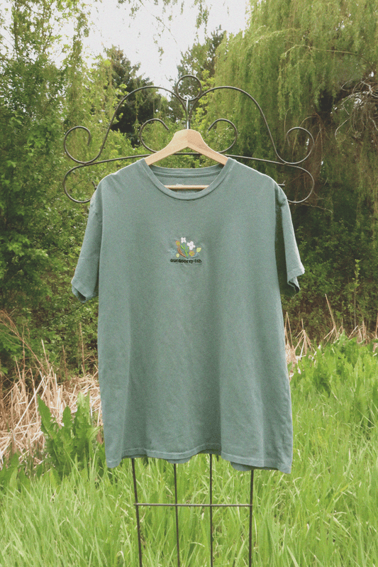 Outdoorsy-ish Tee - size Large