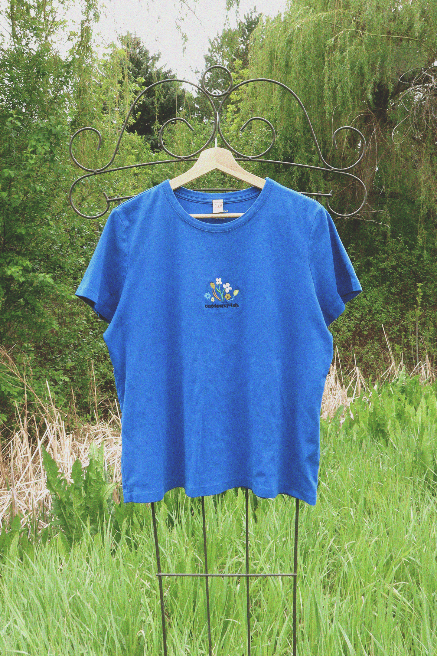 Outdoorsy-ish Tee - size XL