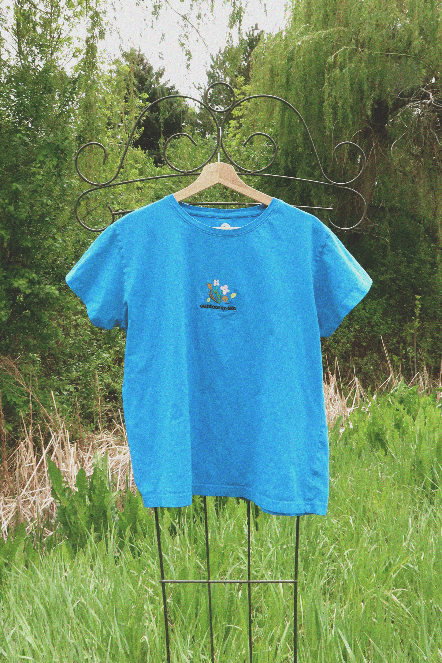 Outdoorsy-ish Tee - size Large