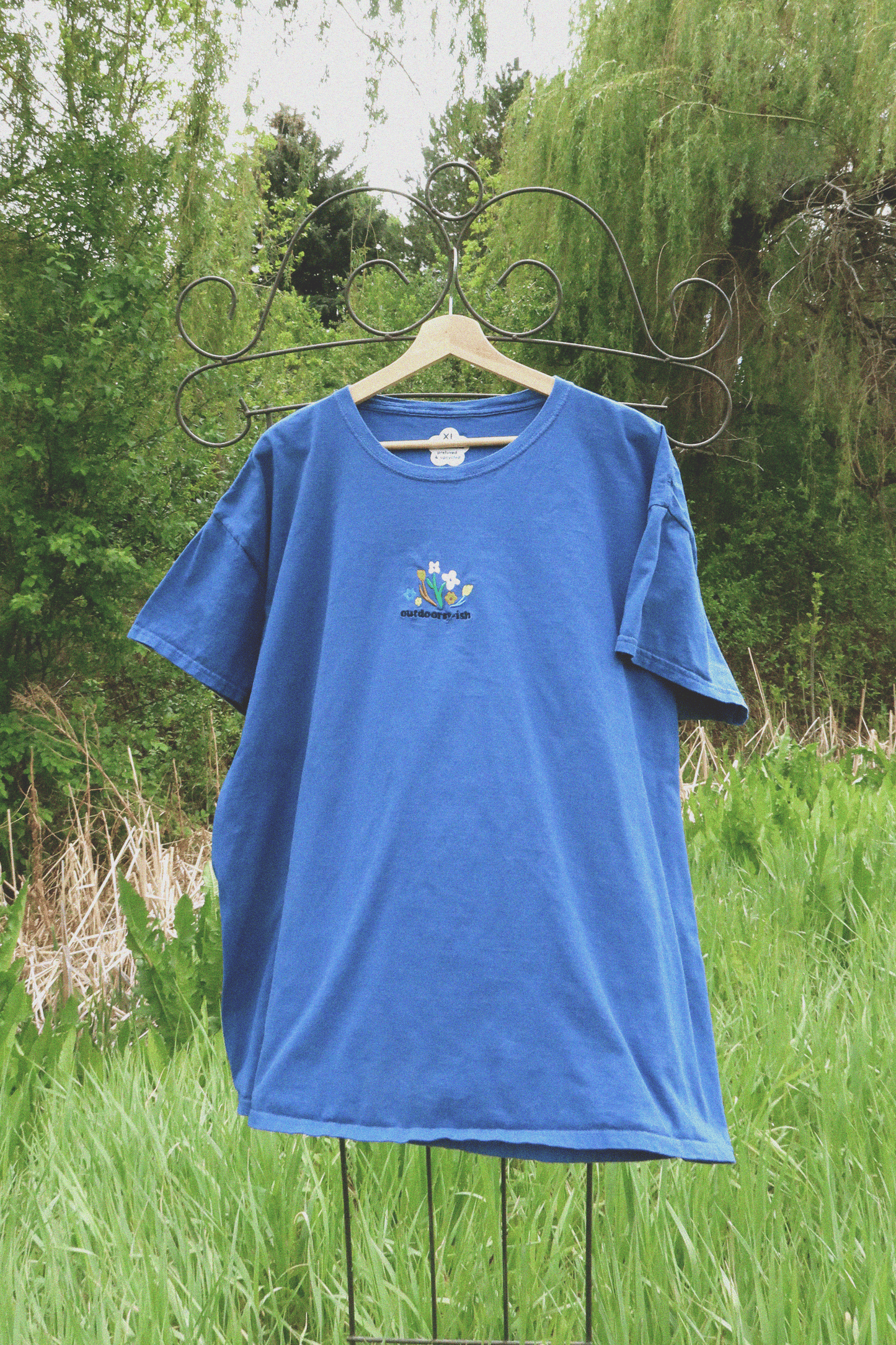 Outdoorsy-ish Tee - size XL