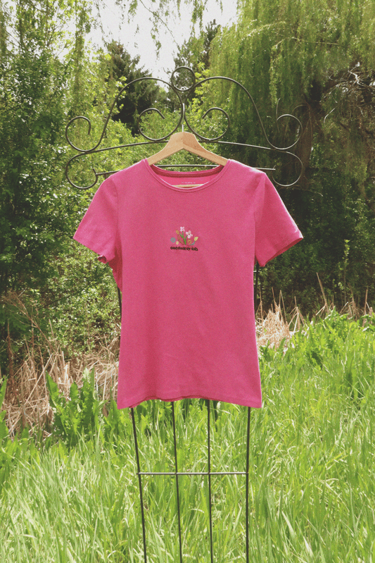Outdoorsy-ish Tee - size Medium